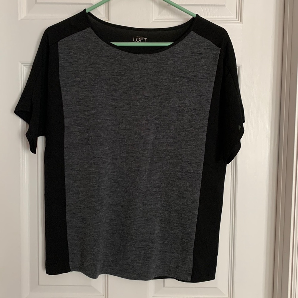 Ann Taylor loft to town short sleeve top.